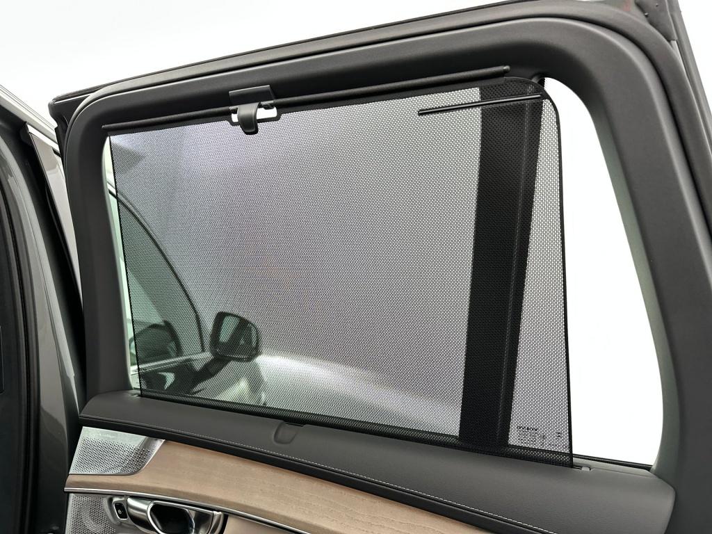 Volvo XC90 ultra bright recharge plug-in hybrid awd