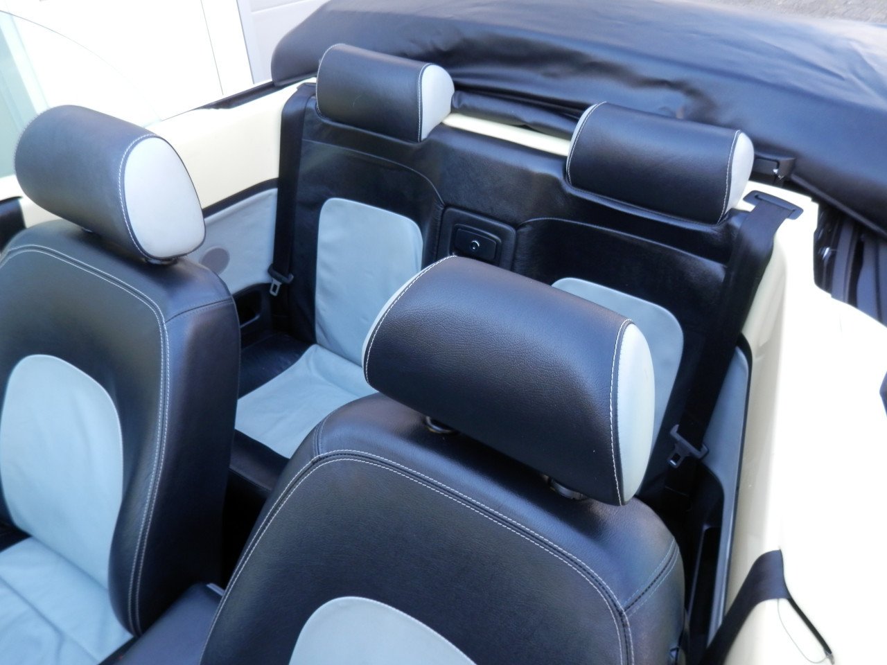Auto Garant Biedt Aan:  Volkswagen Beetle (new) 1.6 Cabrio