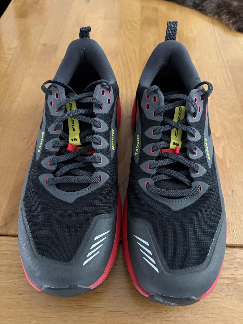 Trailschoenen Brooks Cascadia 16  Maat 44,5