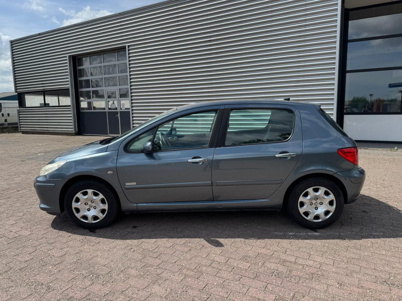 Peugeot 307 bj 2006  1000 euro