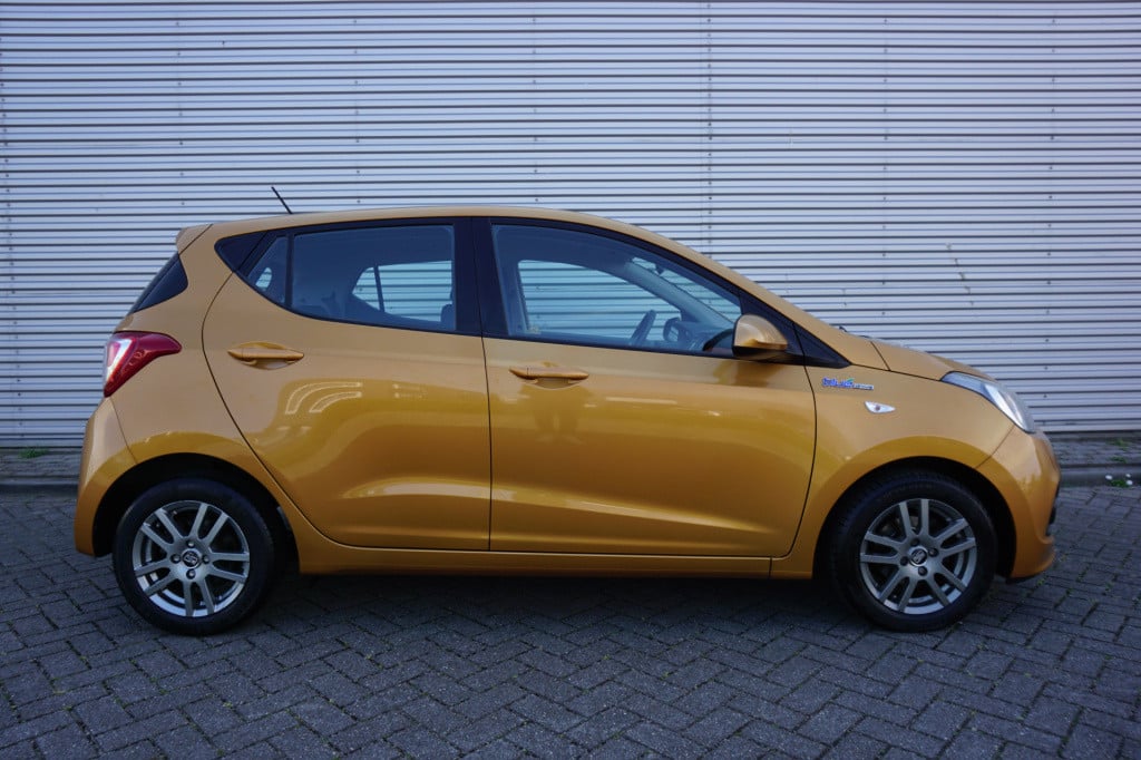 Hyundai I 10 1.0i i-motion comfort climate / cruise / parkeers. / nap