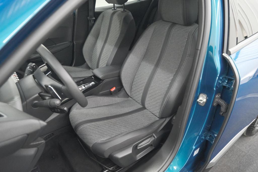 Peugeot 2008 1.2 hybrid 145 allure | apple carplay | climate control | park