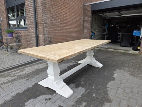 Grote landelijke massief houten eettafel