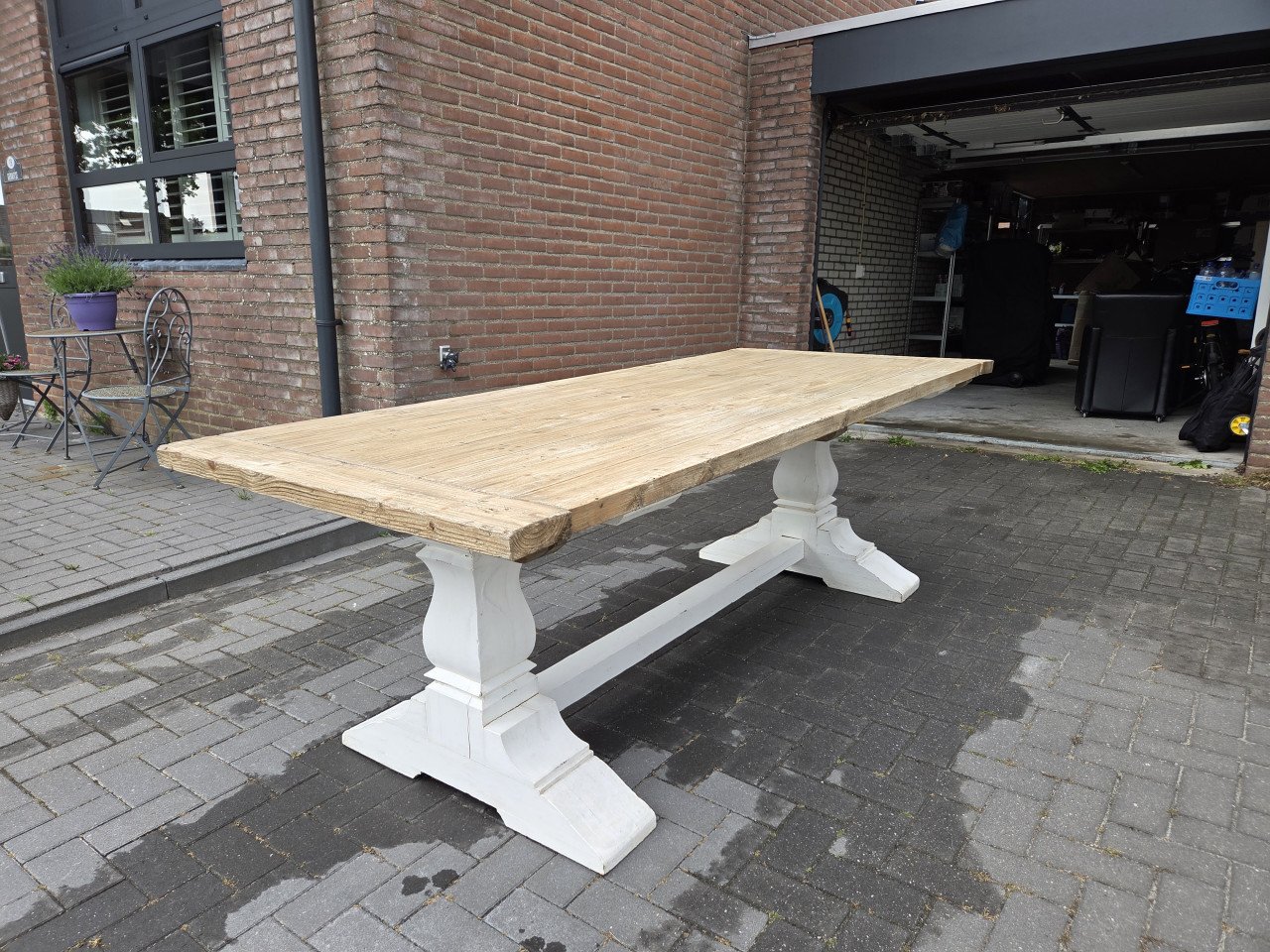 Grote landelijke massief houten eettafel