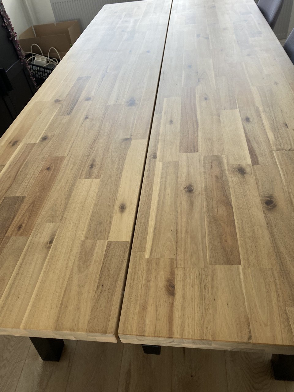 Mooie grote eettafel (incl. bankjes)