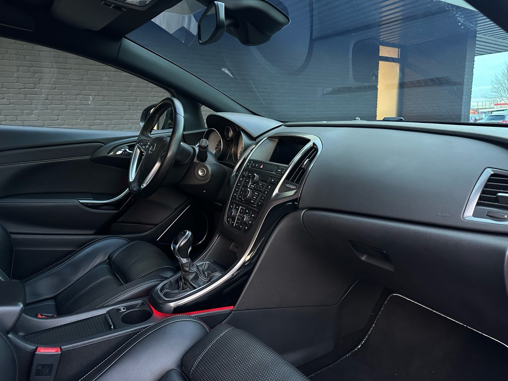 Opel Astra gtc 2.0 turbo opc