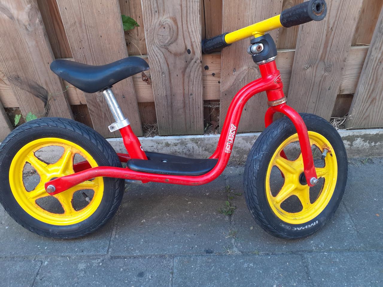 3 x Loopfietsjes 12 inch .....& eentje 4 x 4 inch & met zijwieltjes