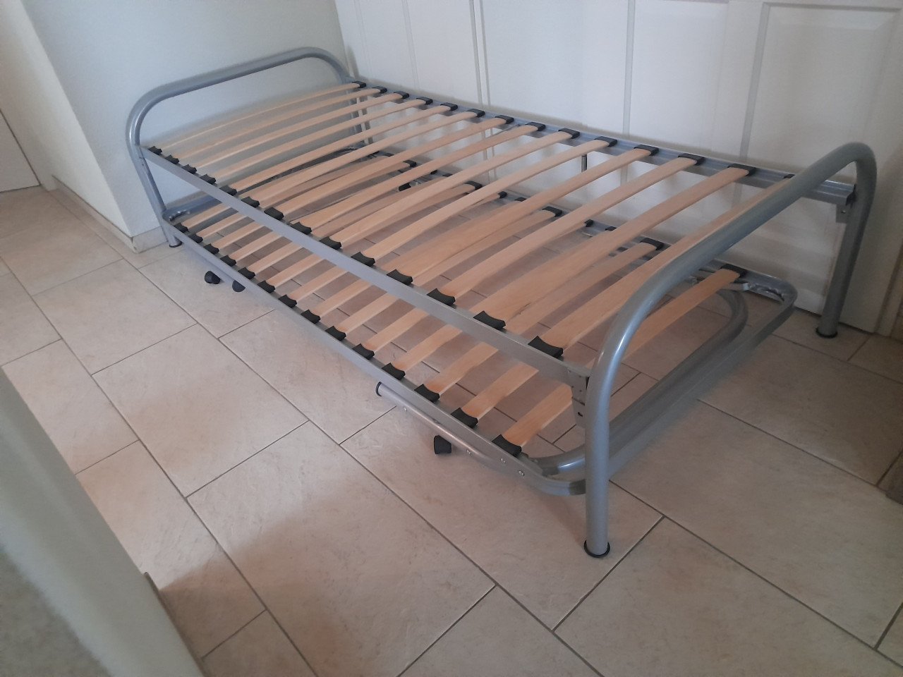 Bed met onderschuif bed (in goede nette staat ) 90 x 200