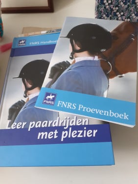 Handboek en proevenboek FNRS, nieuw