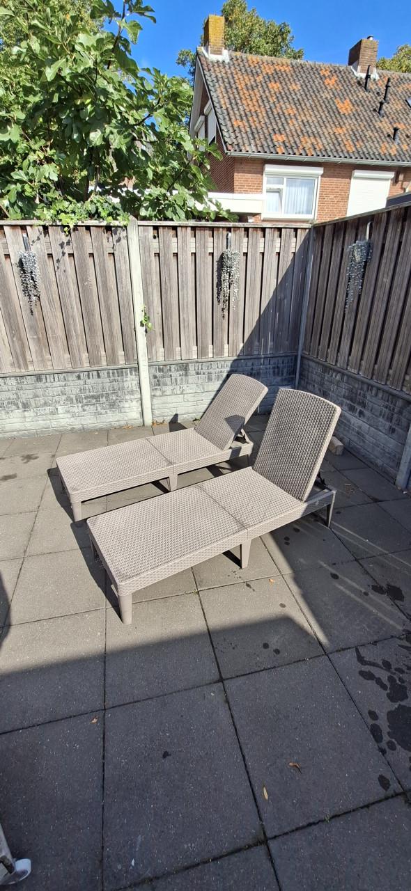 2 comfortabele ligstoelen – goede staa