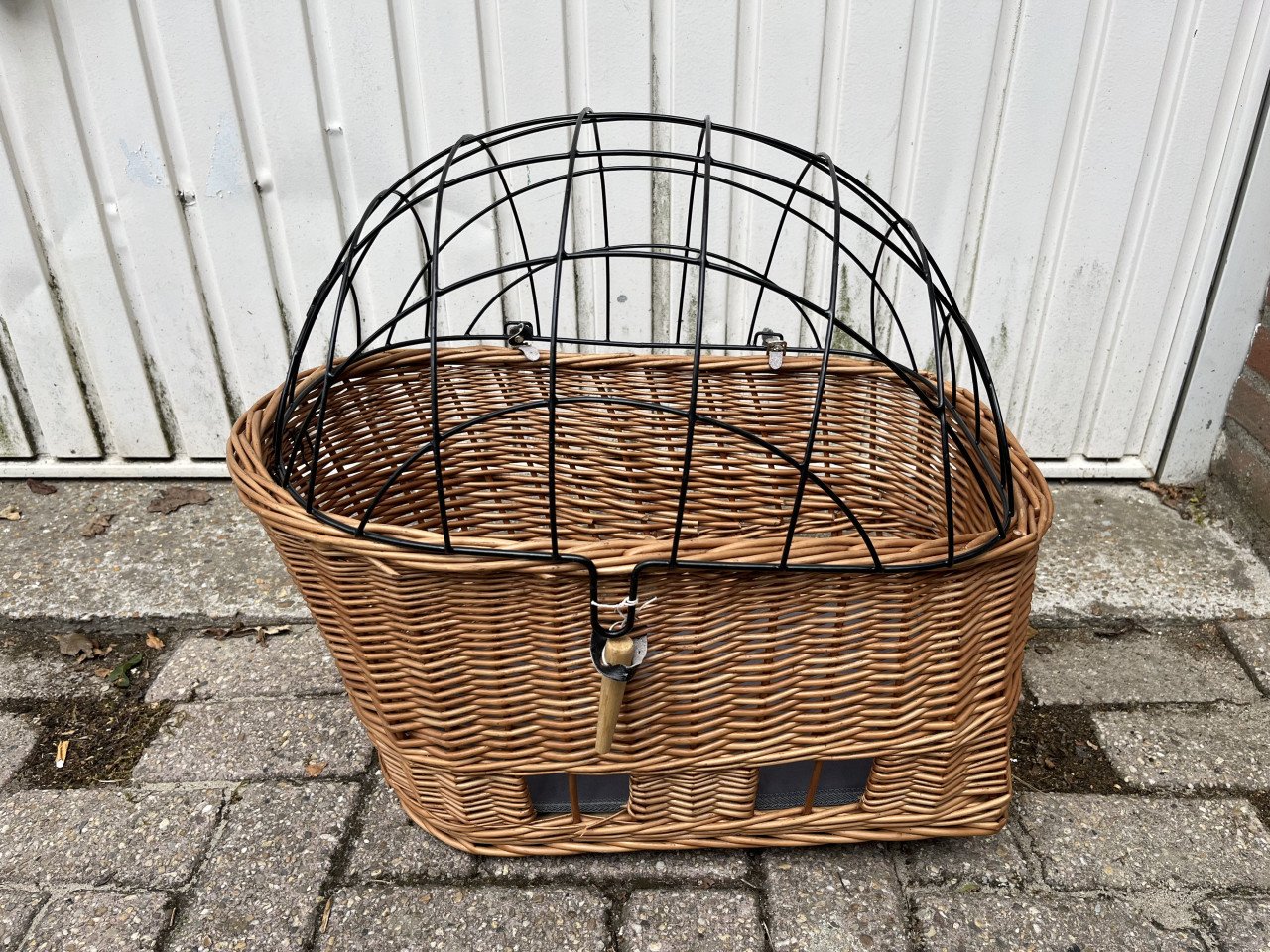Hondenfietsmand met korf