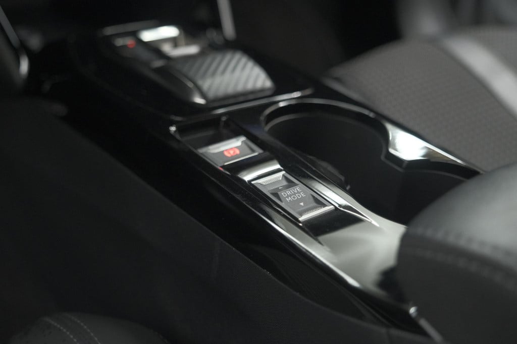 Peugeot 208 puretech 131 eat8 gt | camera | dodehoekdetectie | navigatie | 