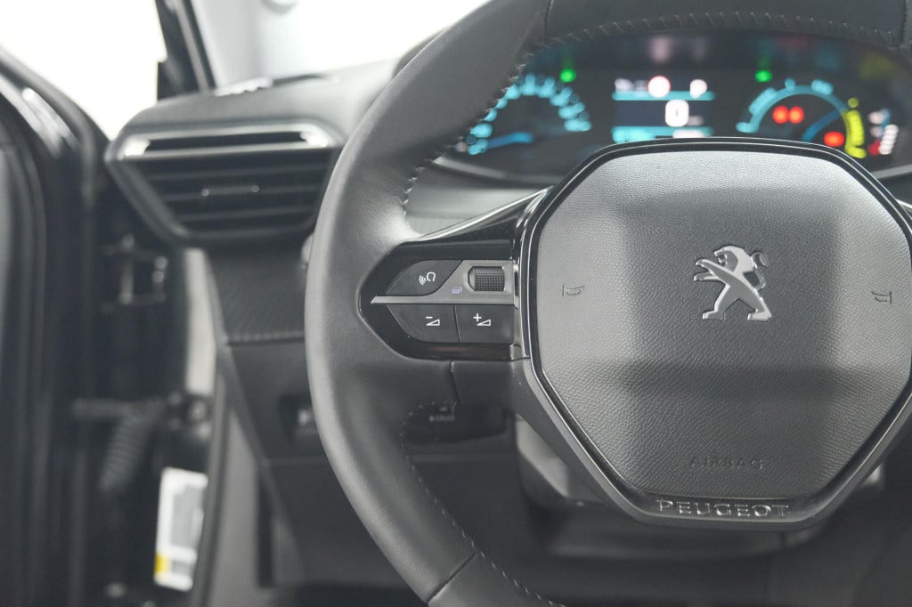Peugeot E-2008 ev active pack 50 kwh | camera | navigatie | parkeersensoren