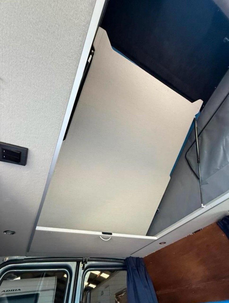 Camperbus Ford Transit nieuw slaaphefdak