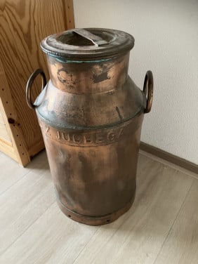 Verkoperde melkbus