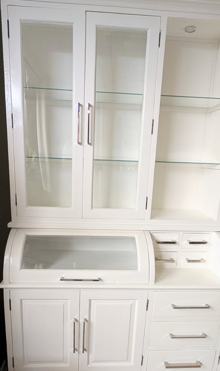 Wit houten vitrinekast/buffetkast/apothekerskast