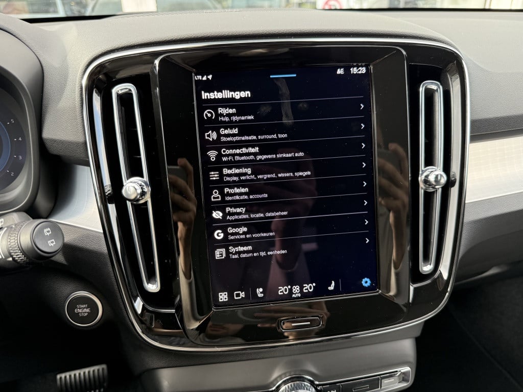 Volvo XC40 b4 197pk plus dark |adap.cruise| trekhaak | camera| elektrische