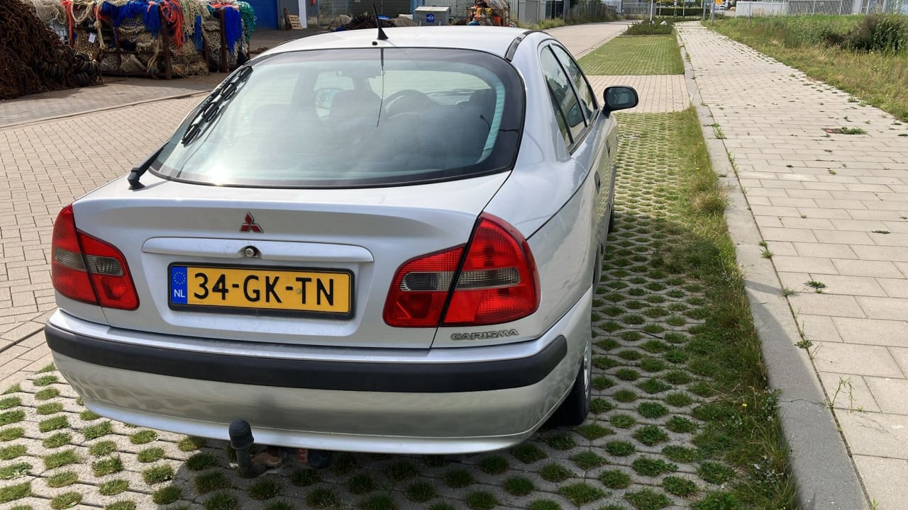 Mitsubishi carisma 1.6 airco 999euro