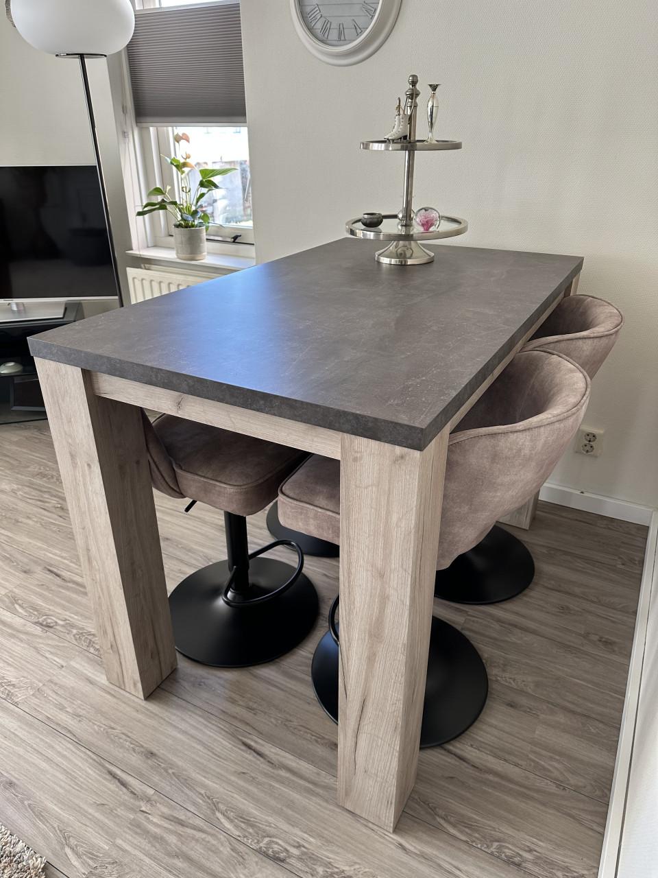 Eethoek met vier stoelen