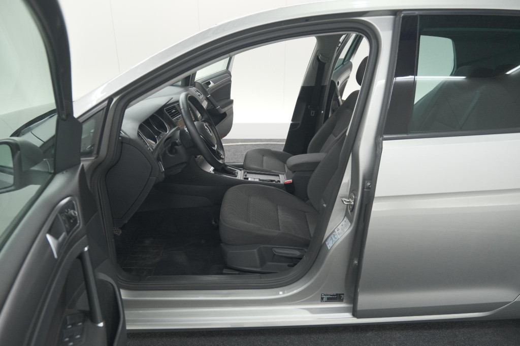 Volkswagen Golf 1.0 tsi 110pk highline | adaptieve cruise control | apple c