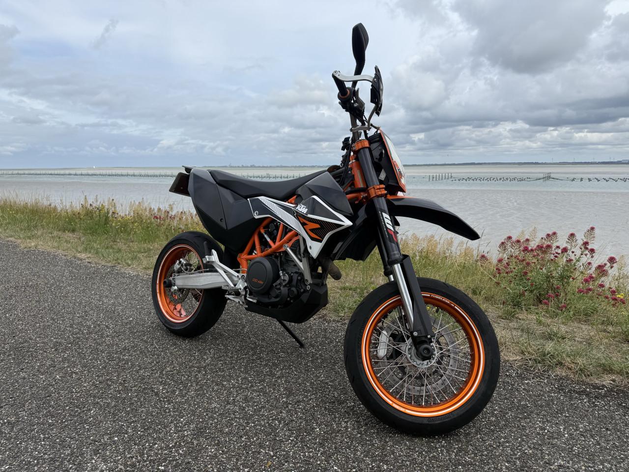 KTM 690 SMC R | 2013 | 23.587 km | Akrapovič | Zeer nette staat