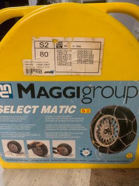 Sneeuwketting 2 sets zie foto voor maten.