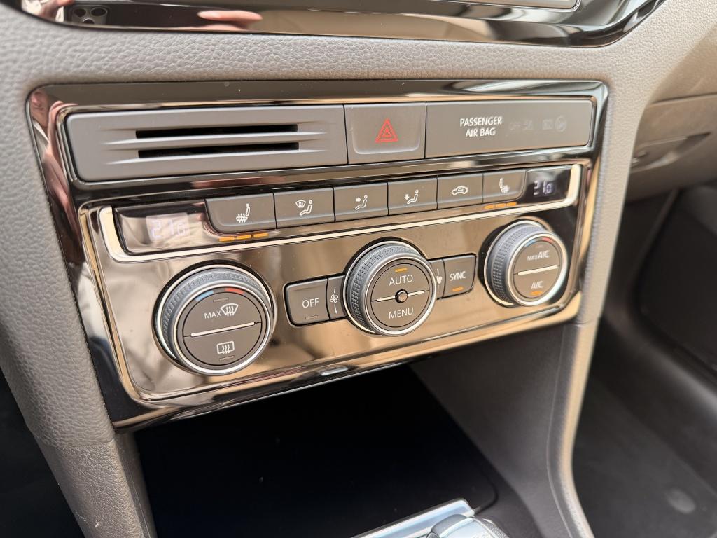 Volkswagen Golf Sportsvan 1.2 tsi highline dsg automaat | leder | trekhaak!