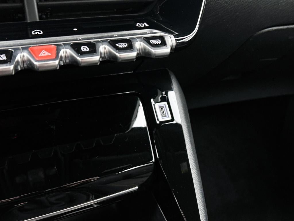 Peugeot 2008 100 pk allure | rijklaar | parkeersensoren rondom | apple carp