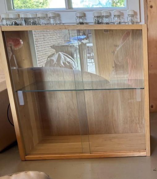 IKEA Jarna vitrinekast / cd kast 48 bij 48 cm en 17 cm diep