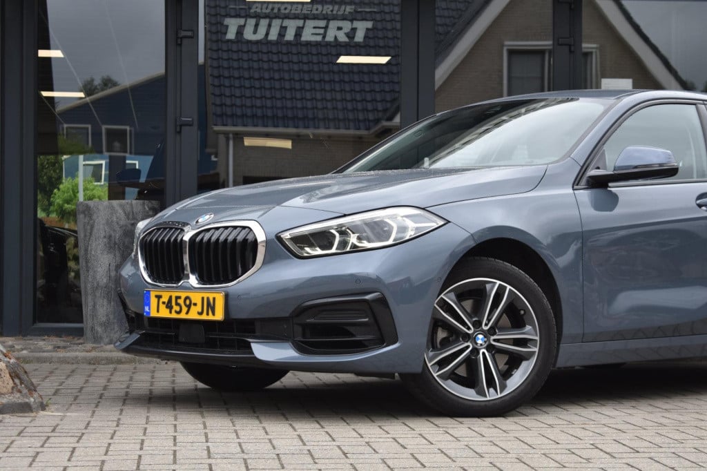 BMW 1 Serie 116i sportline | camera | apple carplay | android auto | nap | 