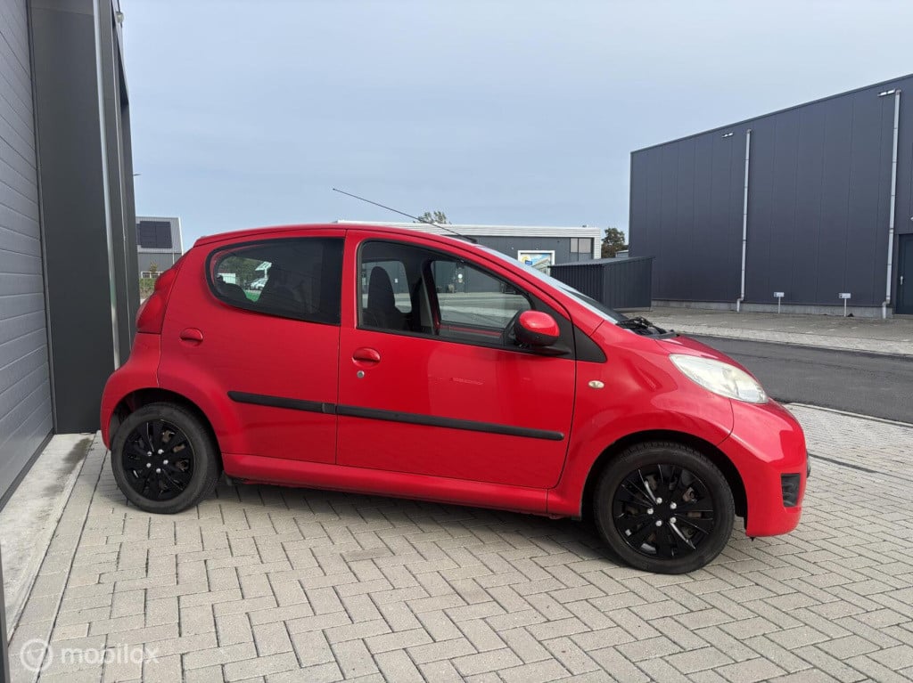 Peugeot 107 1.0-12v sublime