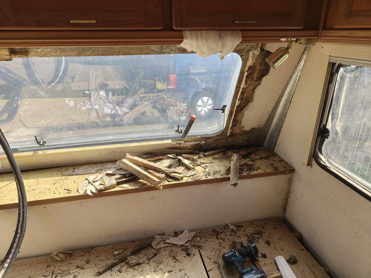 Kleine reparaties van caravans binnen en buiten
