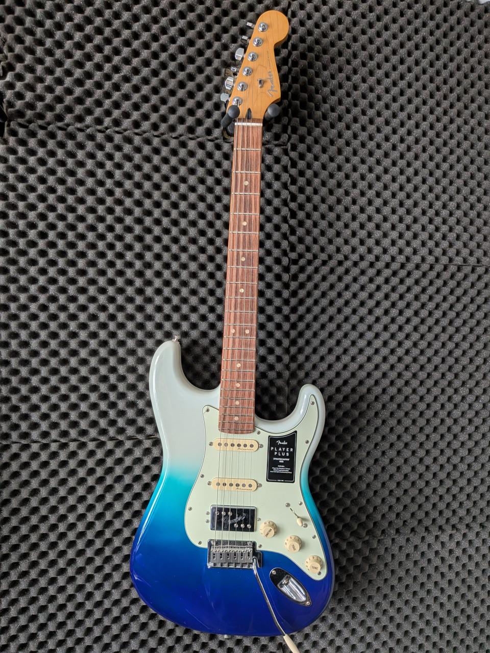 Fender Player Plus Stratocaster HSS