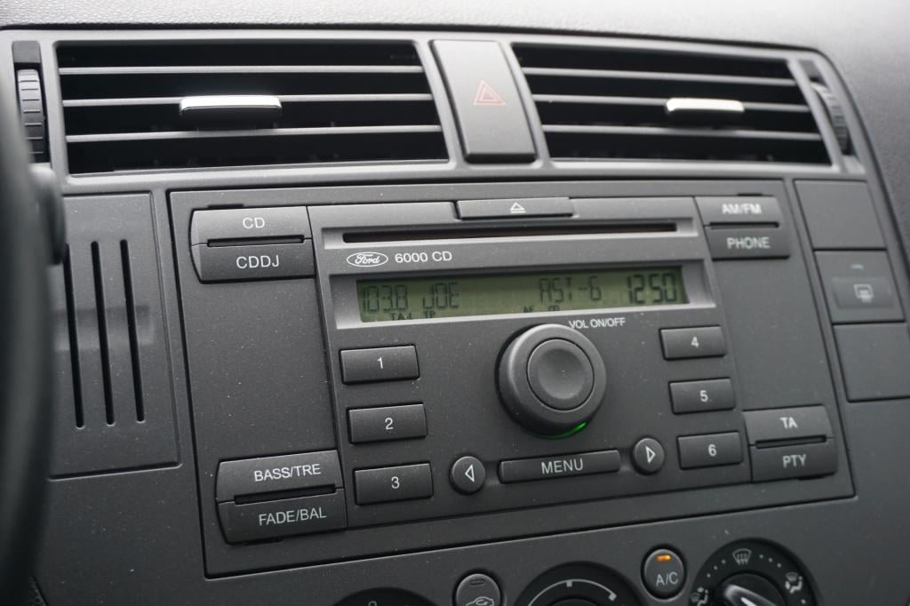 Ford C-max focus 1.6-16v trend airco / elektr. ramen / cruise / parkeersens