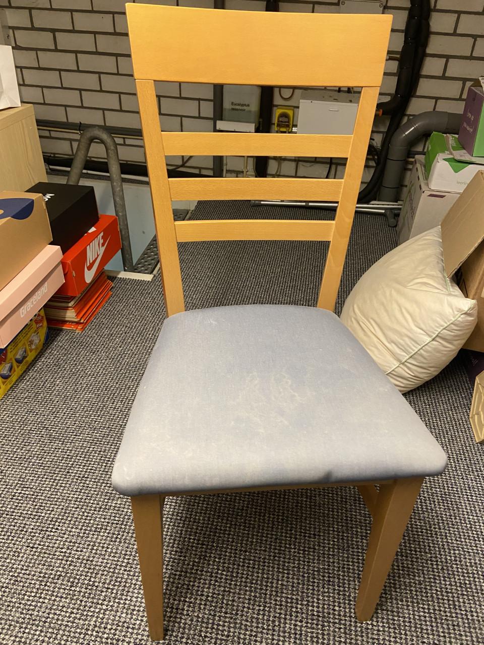 Tafel en stoelen