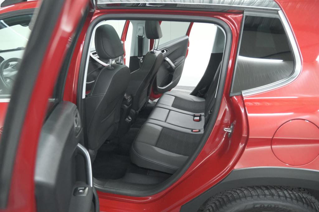 Peugeot 2008 1.2 puretech blue lease executive | all season banden | panora