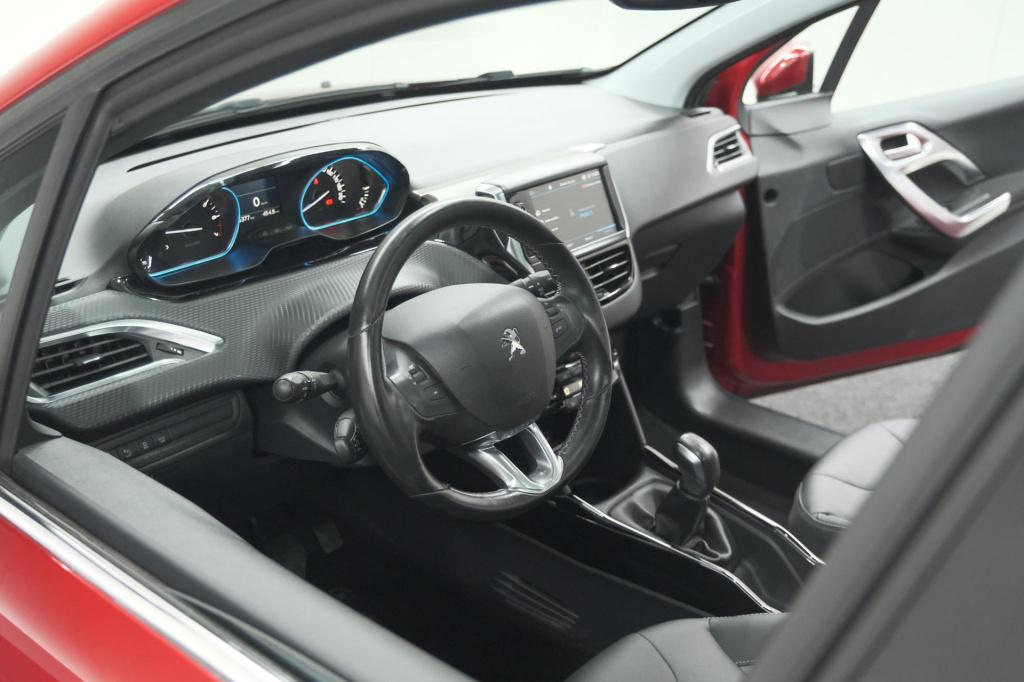 Peugeot 2008 1.2 puretech blue lease executive | all season banden | panora