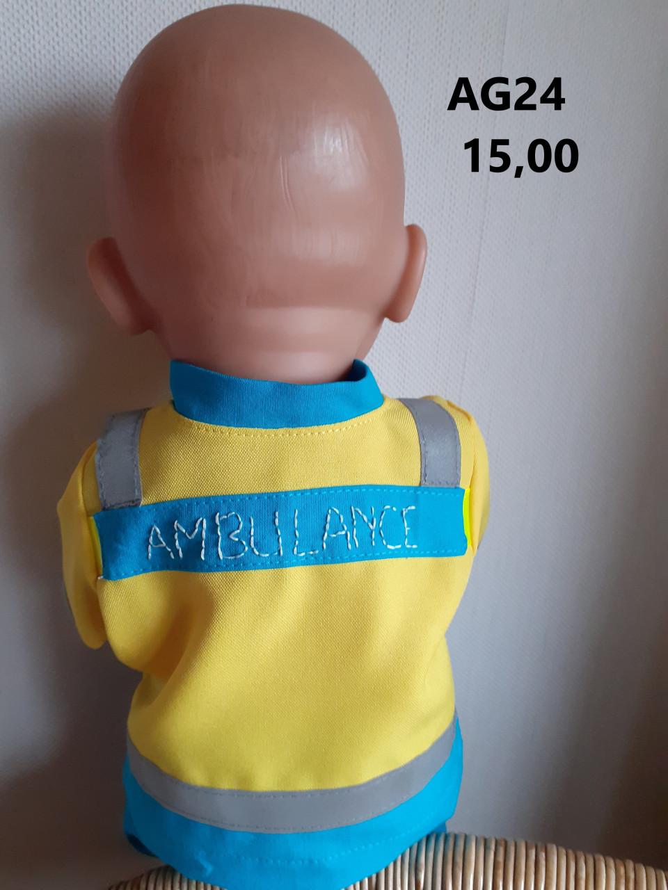 Poppenkleertjes baby born. Set ambulance. Opbrengst KiKa.