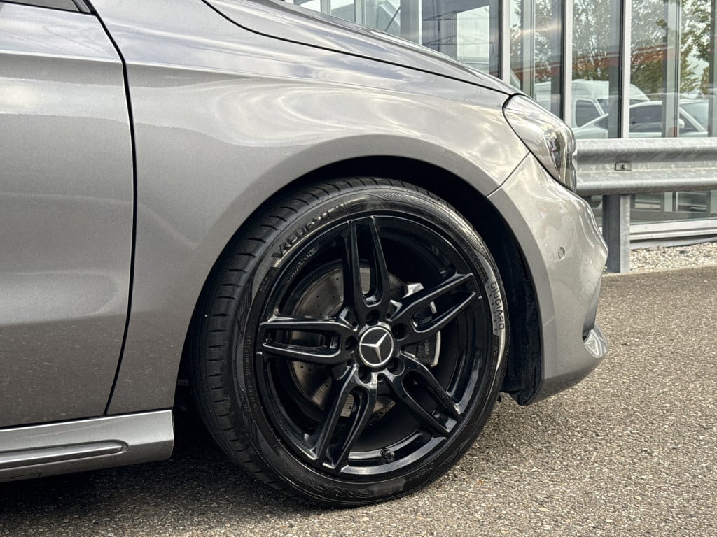 Mercedes-Benz A-Klasse 180 amg night edition plus | h&k | carplay | leder |