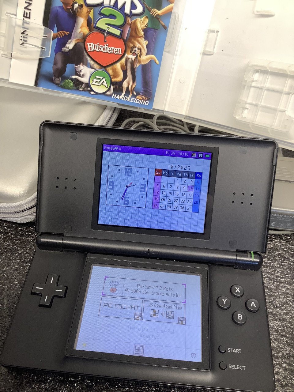 Nintendo DS Lite USG-001 zwart met spellen lader en pennetje.