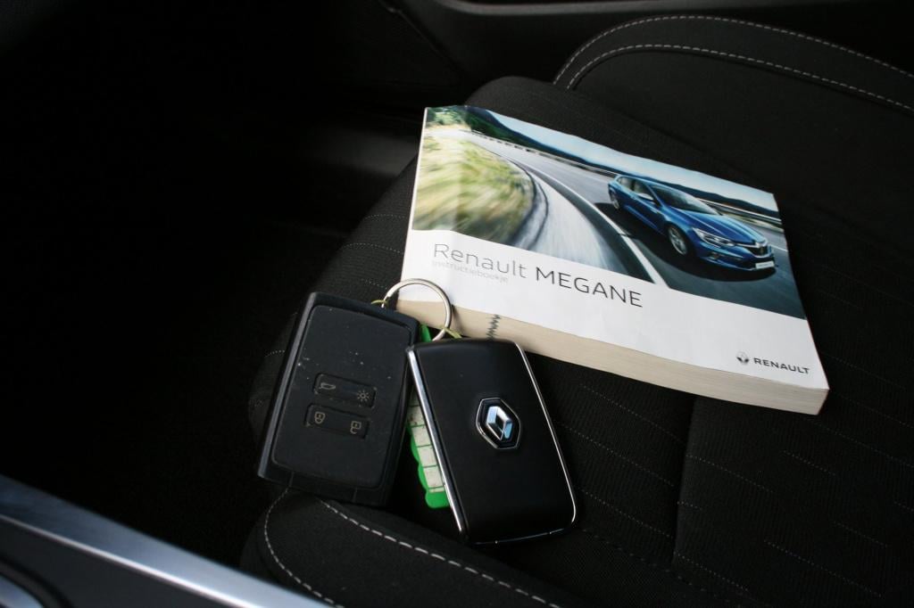 Renault Megane 1.3 tce limited / trekhaak / navi / pdc / keyless