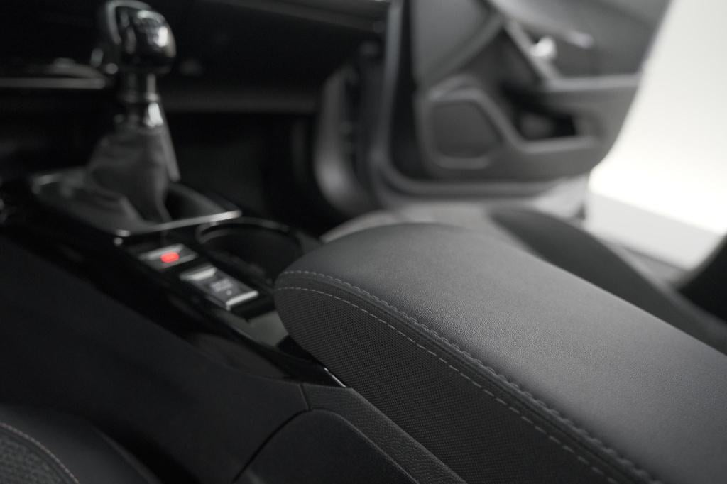 Peugeot 2008 puretech 100 allure | camera | navigatie | parkeersensoren | a