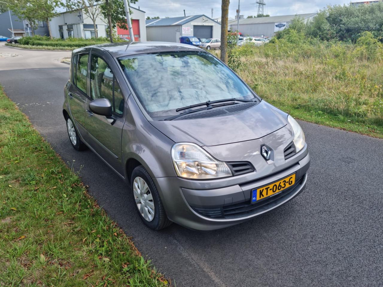 Renault modus 1.2i bouwjaar 2011 135000km