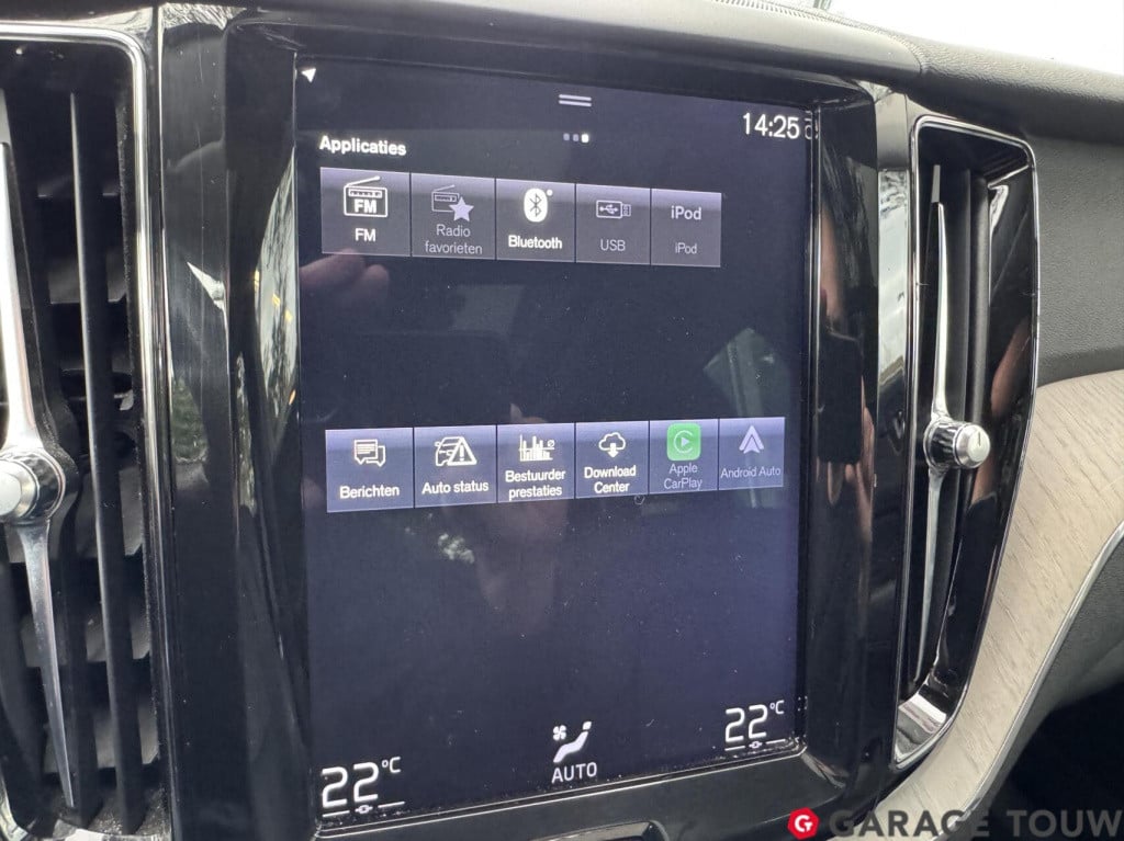 Volvo XC60 2.0 t8 twin engine awd inscription pano hud trekh