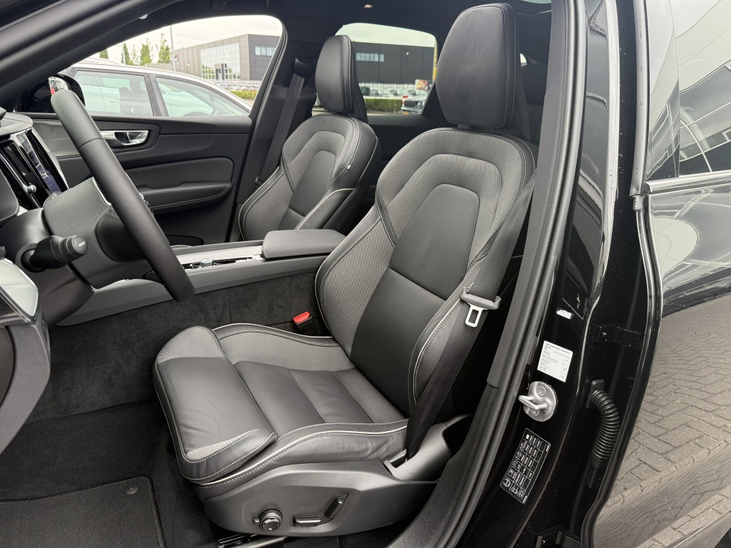 Volvo XC60 t8 455pk recharge black edition| panodak| trekhaak| adap.cruise|