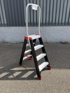 Trap 4 treden dubbel oploopbaar met steunbeugel NIEUW