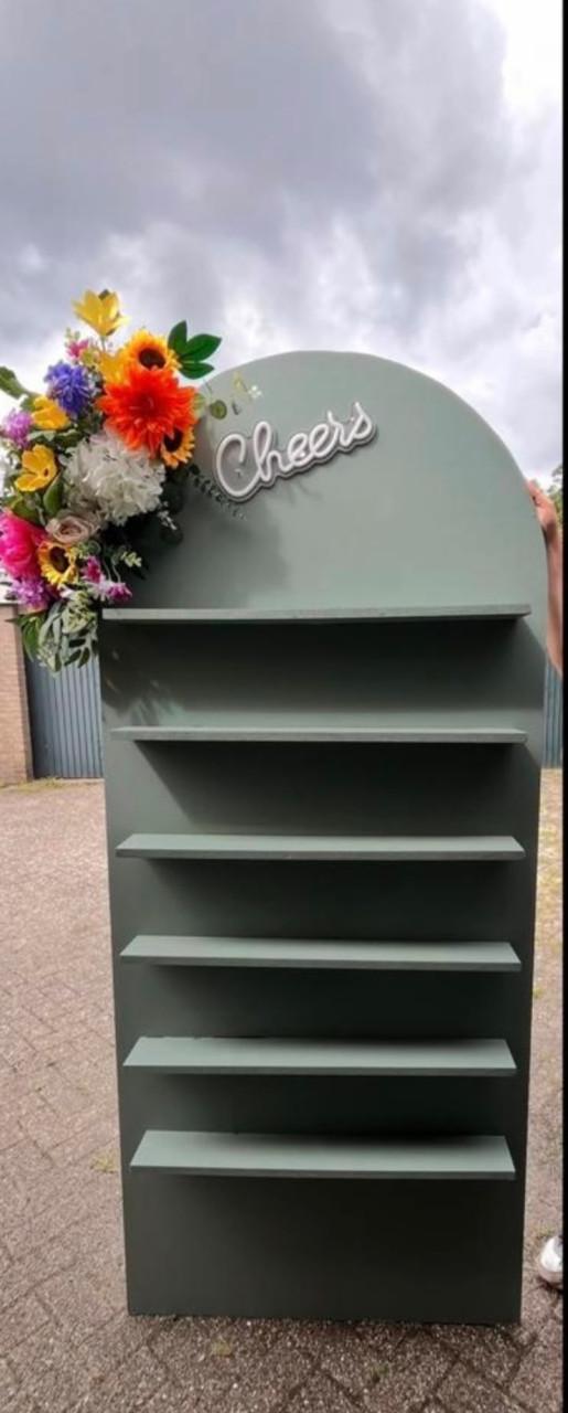 Handgemaakte bedankjes display/champagne wall - eyecatcher op bruiloft!