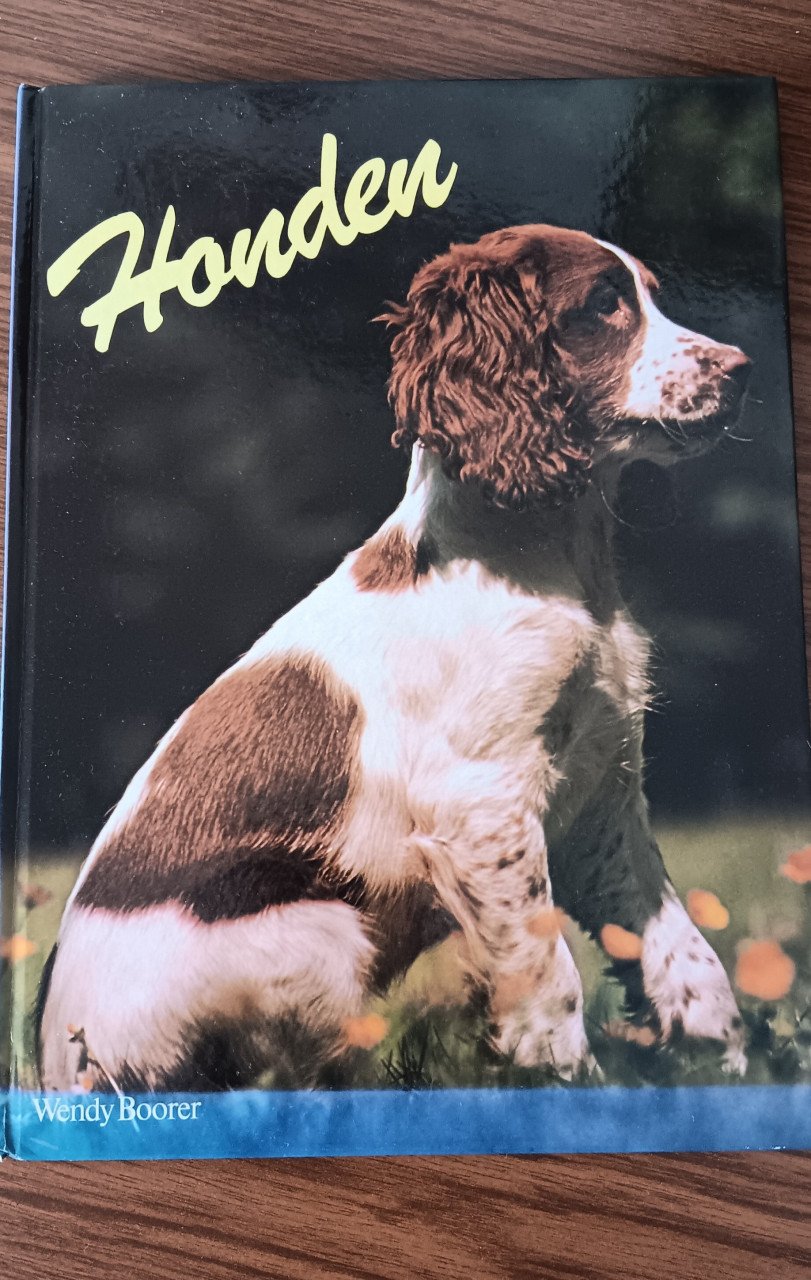 Diverse GROTE HONDENBOEKEN met mooie fotobladen