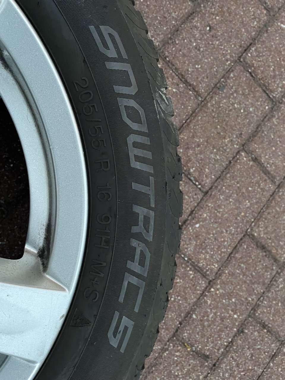4 Audi winterbanden + licht metalen velgen te koop