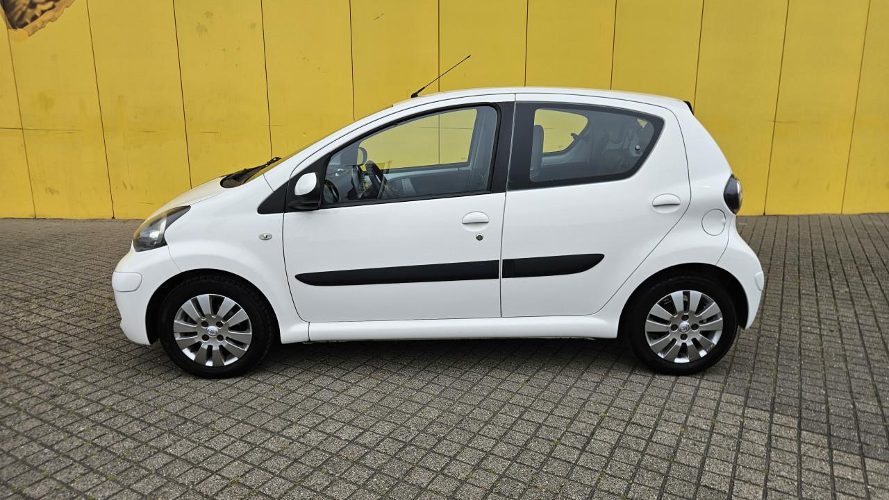 Zuinige TOYOTA AYGO 1.0 vvti Luxe X-cite White / 97.936 km !